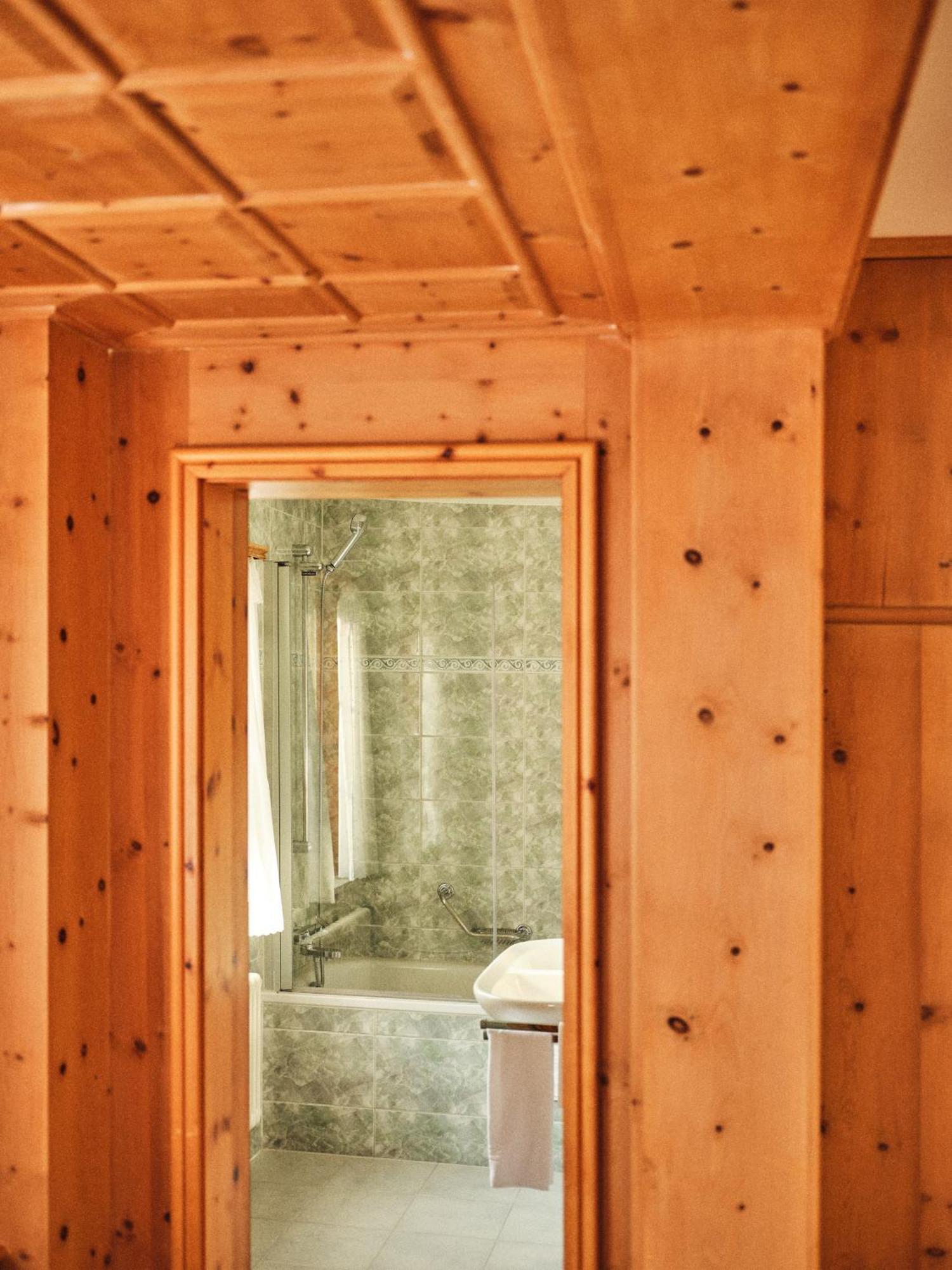 Hotel Chesa Grischuna Klosters Rom bilde